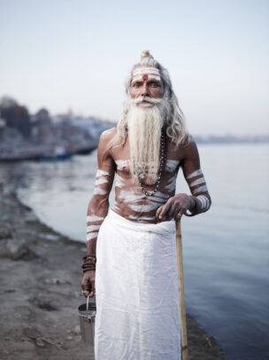 Old man with white tunic 