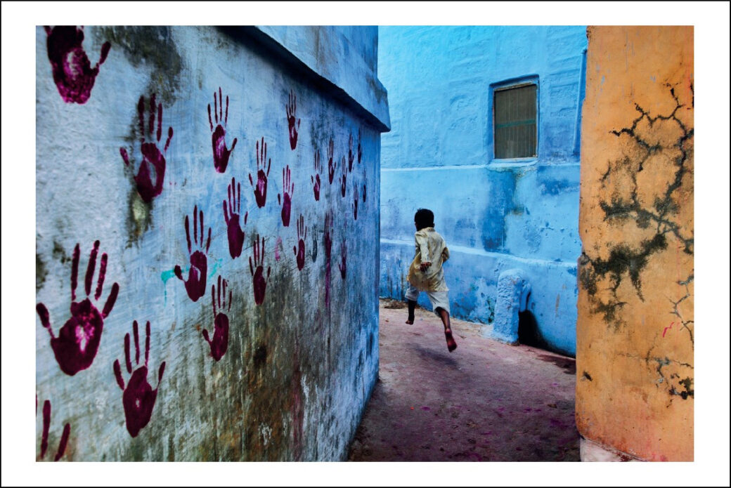 boy in midflight by steve mccurry