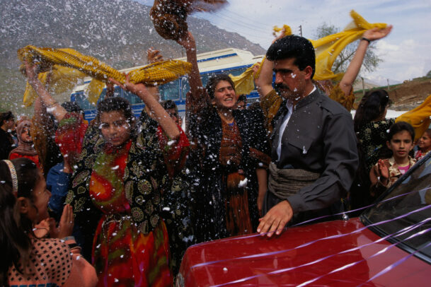 A wedding in Jundian: flakes of shaving foam rain down on the newlyweds.