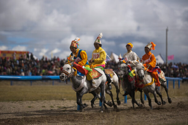 horse race in Tibet